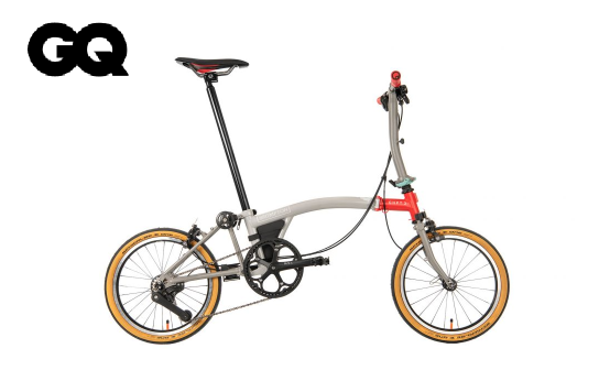GQ Magazin: verlost wird ein limitiertes Faltrad Brompton x CHPT3 4th Edition inkl. Rahmentasche im Wert von 3.150 €