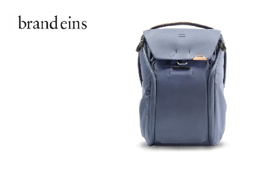 brand eins: verlost wird ein Peak Design Everyday Backpack im Wert von 325 €