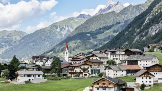 besser länger leben - 2 Nächte mit HP für 2 Personen in St. Anton am Arlberg, einlösbar ab Mitte Juni 2024.