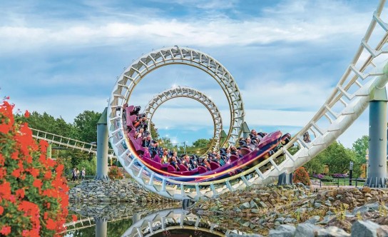 dein SPIEGEL - Ein Kurzurlaub (2 Tage) für 4 Personen im Heide Park Resort Soltau mit Übernachtung, Frühstück und Anreise; 1 Action-Cam; 1 Rossmann Snackpaket