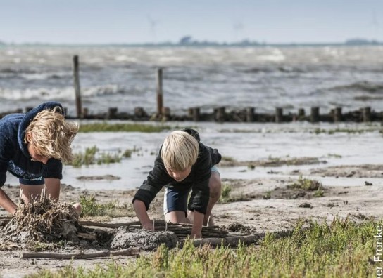 Nordsee Tourismus - 1x4 Nächte in deinem Wunschort an der Nordsee Schleswig-Holstein, 1x Eine Auswahl an Produkten aus der Region im Wert von 50 €,3 x je ein Bildband 
