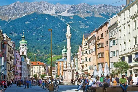 Aboutbags - 2 Nächte in einem Stadthotel in Innsbruck mit Frühstück und Innsbruck Card für 24 Stunden für 2 Personen, 2x Quadro Pro Koffer 40/47, Optic Black,2x Tagessrucksack Nano 24L, Optic Black