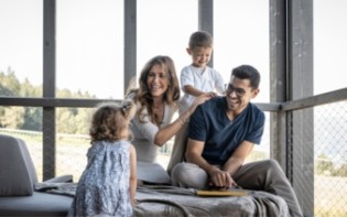 baby & junior - AKI Family Resort Plose by Adler FamilienurlaubMax. 5 Personen: Doppelbett für die Eltern, Stockbett und ein kleineres Bett (1,50 x 80), Übernachtung + Halbpension inkl. Softdrinks