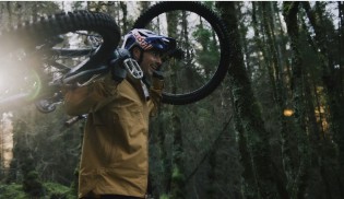 Bergwelten - 2 Mountainbike-Jacken von ENDURA