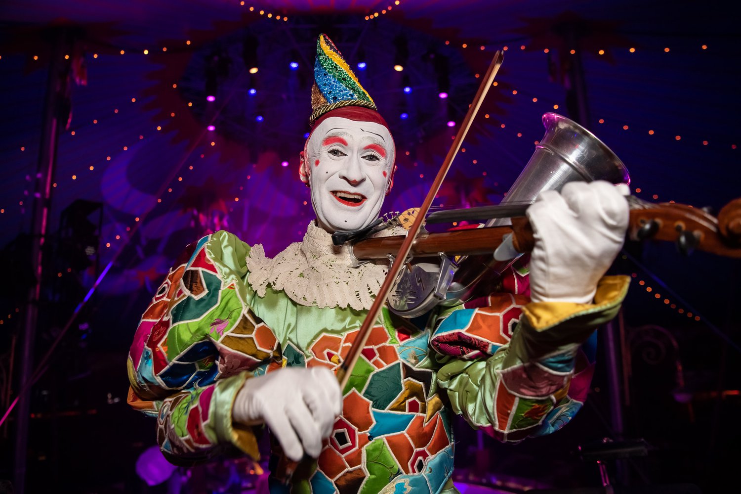 Kinderzeit Bremen - 3 × 4 Familientickets für die Vorstellung vom 3. Bremer Weihnachtscircus am Dienstag, den 23.12.2025, 15 Uhr Circus-Theater Roncalli Bürgerweide Bremen