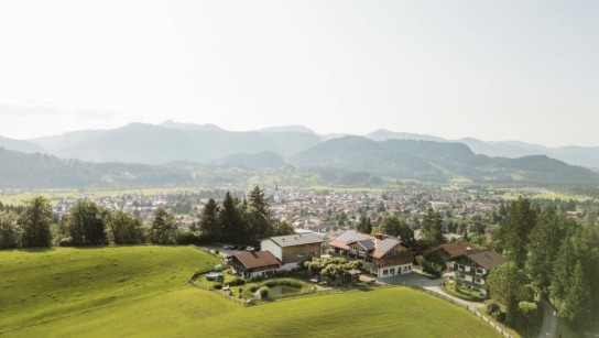 LV digital - Genuss-Auszeit über den Dächern von Oberstdorf: 2 Übernachtungen für 2 Personen Frühstück vom Buffet Abends ein feines 3-Gang-Wahlmenü