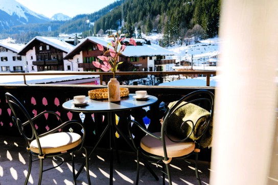 REISE & PREISE - 3 Übernachtungen (Winter) oder 4 Übernachtungen (Sommer) für 2 Personen inklusive Frühstück im Seven Alpina Boutique Hotel in Klosters.