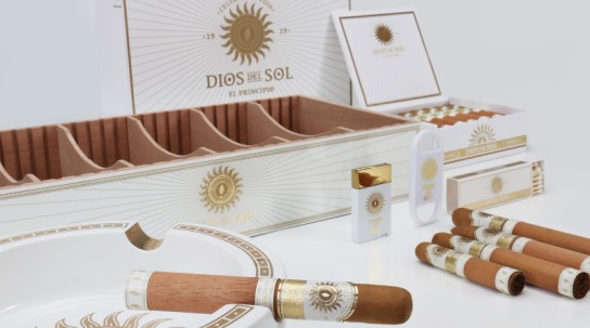 smokersplanet - 1 und 2  Preis: drei ‚Dios del Sol‘ im Toro-Format, ein Aschenbecher, ein Feuerzeug und ein Cutter 3 bis 5 Preis: zwei ‚Dios del Sol‘ im Toro-Format, ein Feuerzeug und ein Cutter
