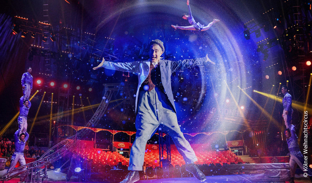 ADAC - 3 x 1 Familienpaket á 4 Tickets für den Kölner Weihnachtscircus vom 28.11.2025 bis 4.1.2026. Die Besuchstermine sind frei wählbar.