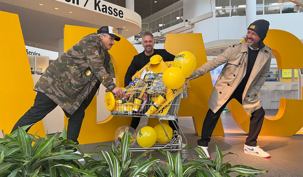 ADAC Nordrhein - ADAC Einkaufswagen im Wert von circa 300 € mit u.a. folgenden Inhalten: Rettungshubschrauber 1:55 Metall, Autodiebstahl Sicherung, Polizei Hubschrauber,ADAC Kaffeebecher