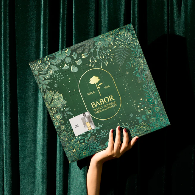 BABOR - fünf BABOR AMPOULE CONCENTRATES Adventskalendern 2025 im Wert von je 84,90€.