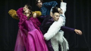 Hallo München - 3x2 Karten für Mittwoch, 26. November fürs Ballett Aschenbrödel, Gärtnerplatztheater, Gärtnerplatz 3