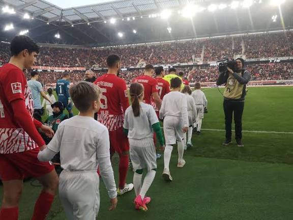 Hankook - Platz als „Referee Mascot Kid“ in Freiburg: SC Freiburg gegen Maccabi Tel-Aviv FC am 22.01.2026