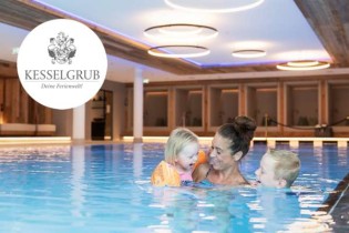 JOLLY - 1 Familienurlaub (2 Nächte) für 2 Erwachsene und 2 Kinder (bis 11 Jahre) im Familienzimmer „Urlaubs-Glück“ inkl. „Verwöhn“-Halbpension in der Ferienwelt Kesselgrub im schönen Salzburger Land