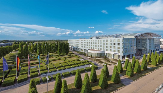 munich-airport - Gutschein für zwei Personen für einen Sonntagbrunch im Restaurant Mountain Hub Social Dining im Hotel Hilton Munich Airport