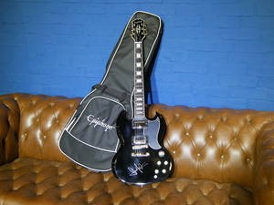 radiobob - eine originale Gitarre von Yungblud