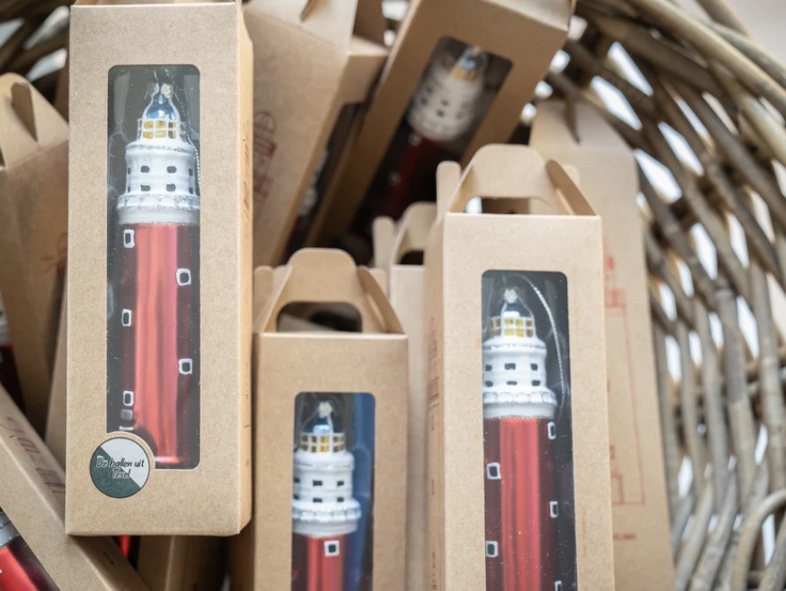 texel - Weihnachtsschmuck Leuchtturm, der kleinen Kirche von Den Hoorn oder dem Texelstroom.