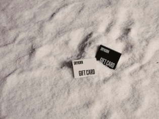 Glamour - einen DRYKORN Gutschein im Wert von 500 €, einlösbar unter drykorn.com