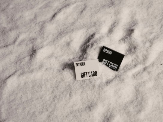 Glamour - einen DRYKORN Gutschein im Wert von 500 €, einlösbar unter drykorn.com