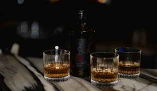 Playboy - 1 Barset mit Enso Whisky