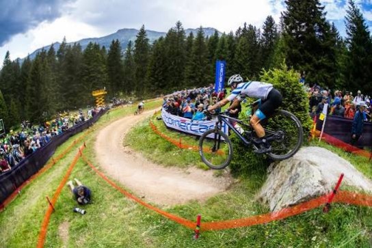 SCOTT Sports - World Cup-Tickets & Gondel-Tickets fürs Bike Kingdom, Hotel: Valbella Resort für 3 Nächte (für 2 Personen), 1x komplettes SCOTT Outfit für den/die Gewinner*in, Meet & Greet mit dem SCOTT-SRAM Team „ World Cup Lenzerheide Package“