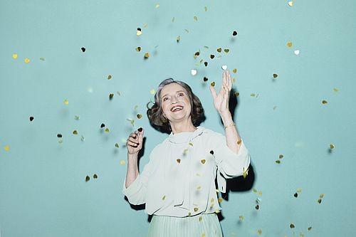 Stadt Wedel - 2 x 2 Karten für das amüsant-berührende Theaterstück „KRIBBELN IN´N BUUK – DER HIMMEL VOLLER GEIGEN“ im Ohnsorg Theater am 16.01.2026 um 19:30 Uhr