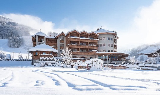 Stilpalast - Gutschein für 2 Personen mit 2 Übernachtungen inklusive Verwöhnpension (exklusive alkoholische Getränke) im Unterschwarzachhof in Saalbach Hinterglemm