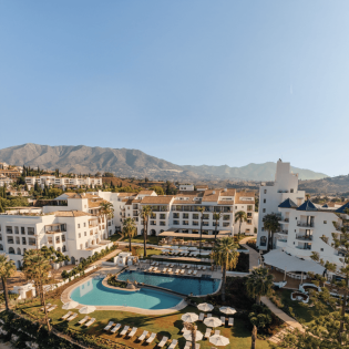 VOGUE - drei Nächte für zwei im eleganten La Zambra - ein Hideaway aus modernem Luxus und mediterraner Leichtigkeit nahe Marbella