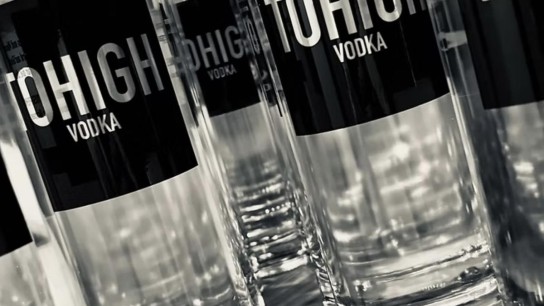 CLUBHOUSE PREMIUM - eine Flasche TOHIGH Vodka