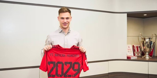 FC Bayern - ein signiertes Trikot von Joshua Kimmich