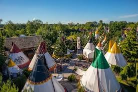 Treffpunkt Deutschland - 1x Erlebnisaufenthalt für vier Personen inklusive einer Übernachtung mit Frühstück in einer der urigen Blockhütten des Europa-Park Camp Resorts sowie Tageseintritte für den Europa-Park