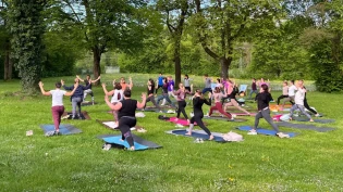 Augsburger Allgemeine - Yogatage in Neuburg,zwei Tickets für das Opening-Event im Neuburger Schloss am Wochenende 31. Mai und 1. Jun