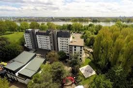 DJH Jugendherbergen - “Köln tierisch” - Paket in der Jugendherberge Köln-Riehl: zwei Übernachtungen für 2 Erwachsene und 2 Kinder (bis 17 Jahre) inkl. Frühstück