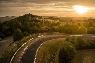 Fahrrad XXL -  2 x 2 Startplätze (je eine Person + Begleitung) für das Jedermannrennen Rad am Ring am Nürburgring, Trikots für die Gewinner und ihre Begleitperson