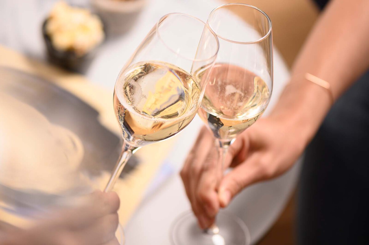 geniessen-reisen.de - 8 prickelnde Pakete mit jeweils 1 Flasche Geldermann Weißburgunder- und 1 Flasche Spätburgundersekt