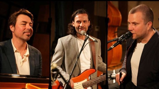Hallo München - 3x2 Tickets für „Songs and Stories“ am 28.05.2025, Pasinger Fabrik, August-Exter-Straße 1, München