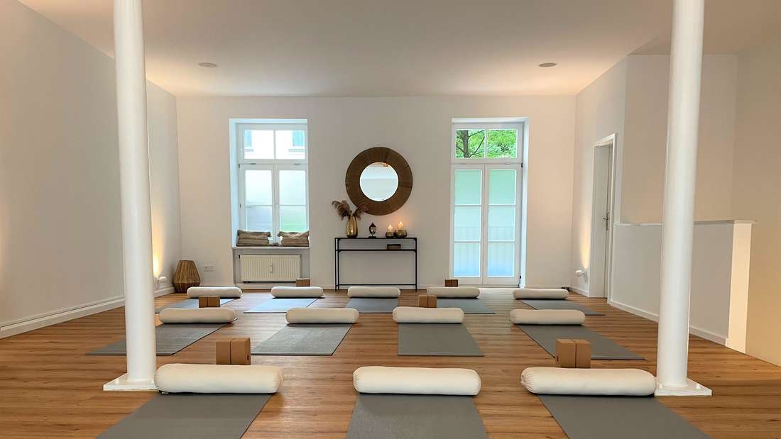 Hallo München - Zehner-Ticket für Yoga- oder Pilatesstunden im „Yoga Woman“, Belgradstr. 14, 80796 München.