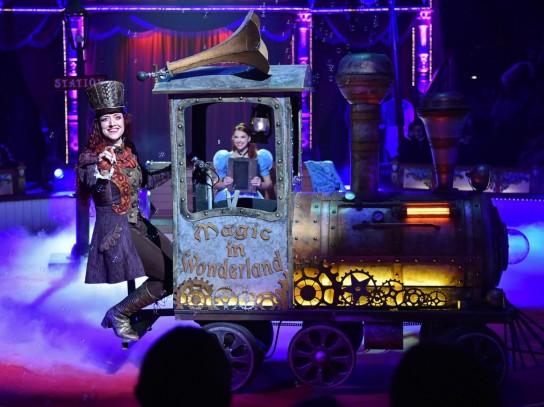 Kuckuck-Magazin -Familientickets inklusive Backstagebesuch für Zirkus Roncalli am 7. Juni um 14 Uhr auf dem Festplatz am Ratsweg in Frankfurt