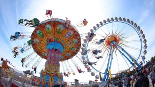 merkur - zehn Volksfest-Pakete mit Bier- und Hendlmarken sowie Fahrgeschäft-Tickets für das Frühlingsfest auf der Theresienwiese München