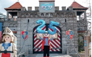 München mit Kind - einen Familiengutschein im Wert von 166 € (Eintritt für vier Personen mit Frühstück) für den PLAYMOBIL-FunPark