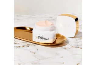 buehne-magazin - fünf Pakete mit Produkten aus der Age Perfect- und Kollagen Experte-Reihe von L'Oréal Paris