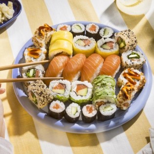 couchstyle - 3x 1 EAT HAPPY Sushi-Gutschein im Wert von je 100 €