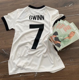 DSE Deutsche Sporteltern - 1x signiertes Giulia Gwinn Nationaltrikot, 5x signiertes Buch „Write Your Own Story: Mein Weg vom Bolzplatz in die Weltspitze“