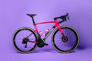 EF Education - 2-wöchiger EF Sprachkurs Flüge, Unterkunft, Verpflegung & Aktivitäten inklusive /Offizielles EF Pro-Team-Bike