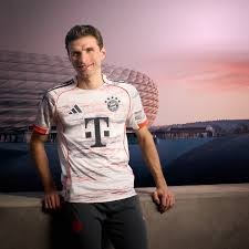 FC Bayern - ein FC Bayern Away Trikot 25/26