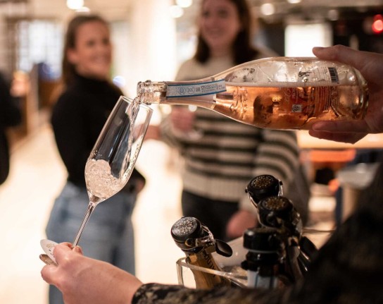 geniessen-reisen.de - 1 von 2 Probierpaketen mit jeweils 6 verschiedenen Prosecco DOC aus Norditalien