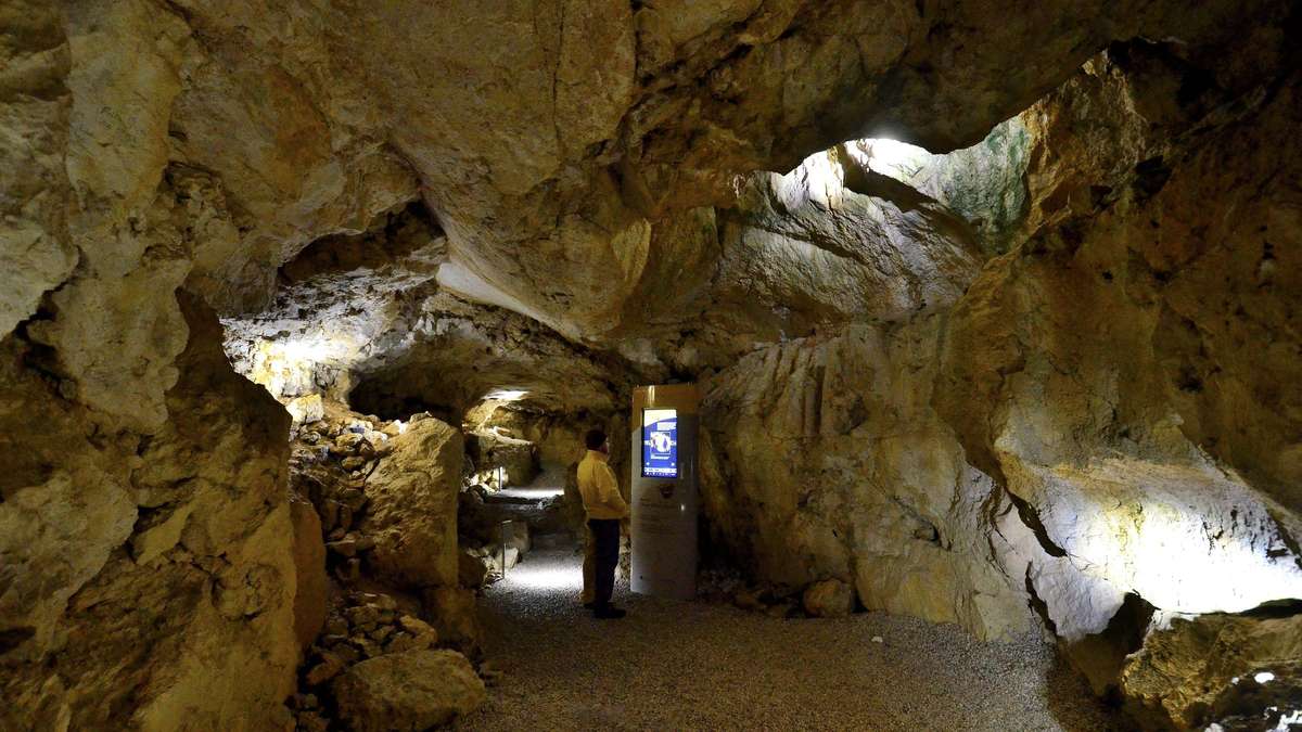 Hallo München - Eine Familienkarte für den Wendelstein (Zahnradbahn plus Höhleneintritt)  im Wert von 100 Euro.