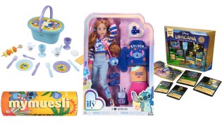 halloFamilie - ein Fanpaket „Stitch“ bestehend aus:  1× Disney Lorcana: Die Tintenlande – Geschenk-Set von Ravensburger und anderen tollen Preisen