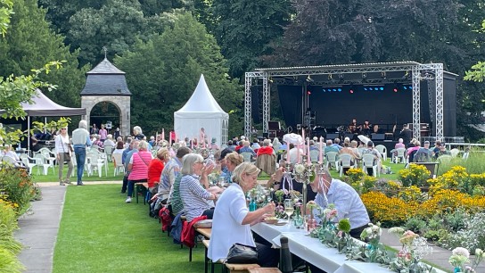 Hindenburger - 10 x 2 Tickets für einen Veranstaltungstag nach Wahl für den SchlossSommer Schloss Dyck (08.- 10.08.2025)