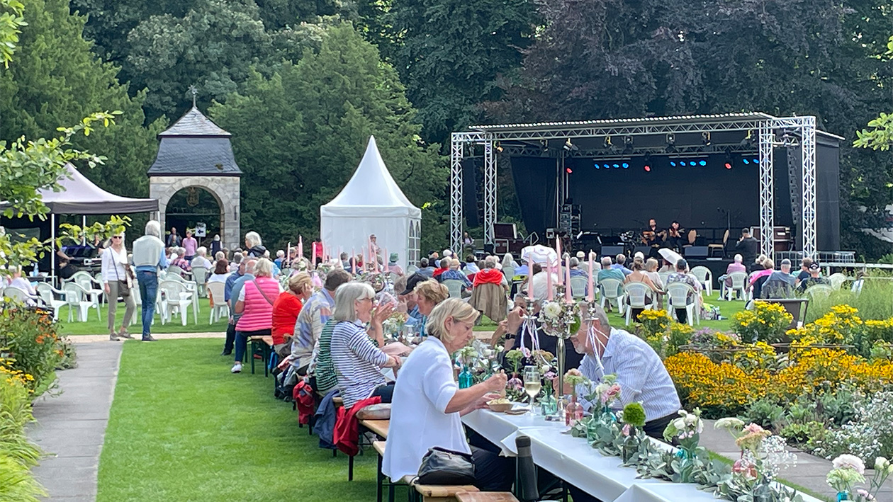 Hindenburger - 10 x 2 Tickets für einen Veranstaltungstag nach Wahl für den SchlossSommer Schloss Dyck (08.- 10.08.2025)